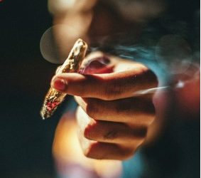 REGULAMENTAÇÃO DE CONSUMOS DE SUBSTÂNCIAS PSICOACTIVAS EM CONTEXTO LABORALA PREVENÇÃO, O CONTROLO E OS LIMITES LEGAIS